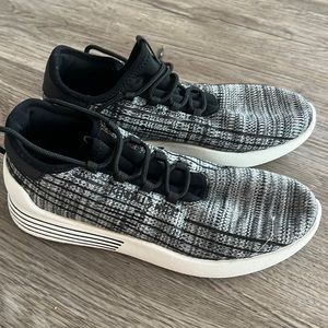 Kendall & Kylie sneakers size 7